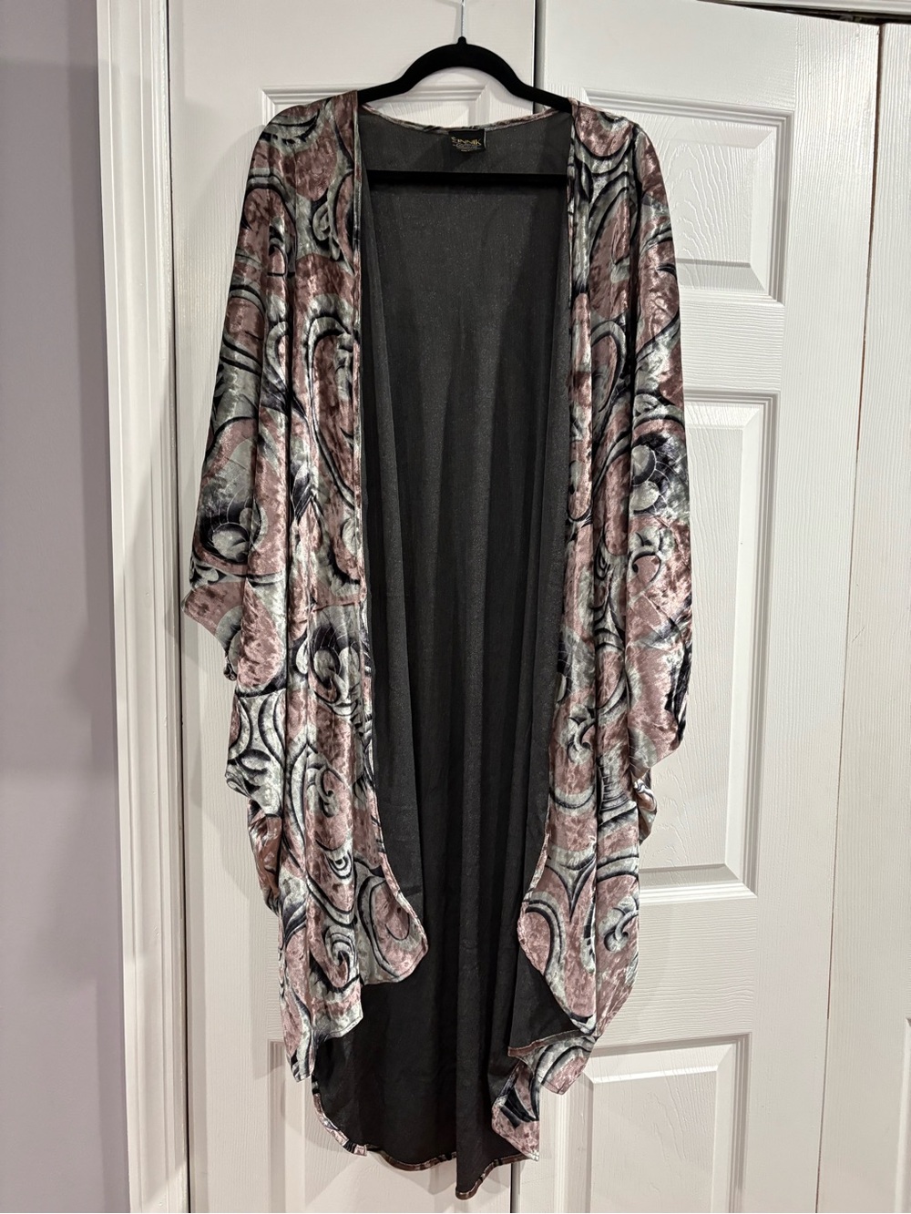 Open-Front Velvet Floral Kimono - Blush Gray